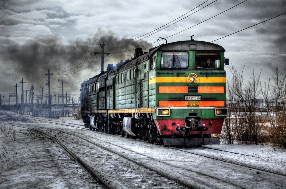 Dlaczego warto podróżować po Polsce koleją?